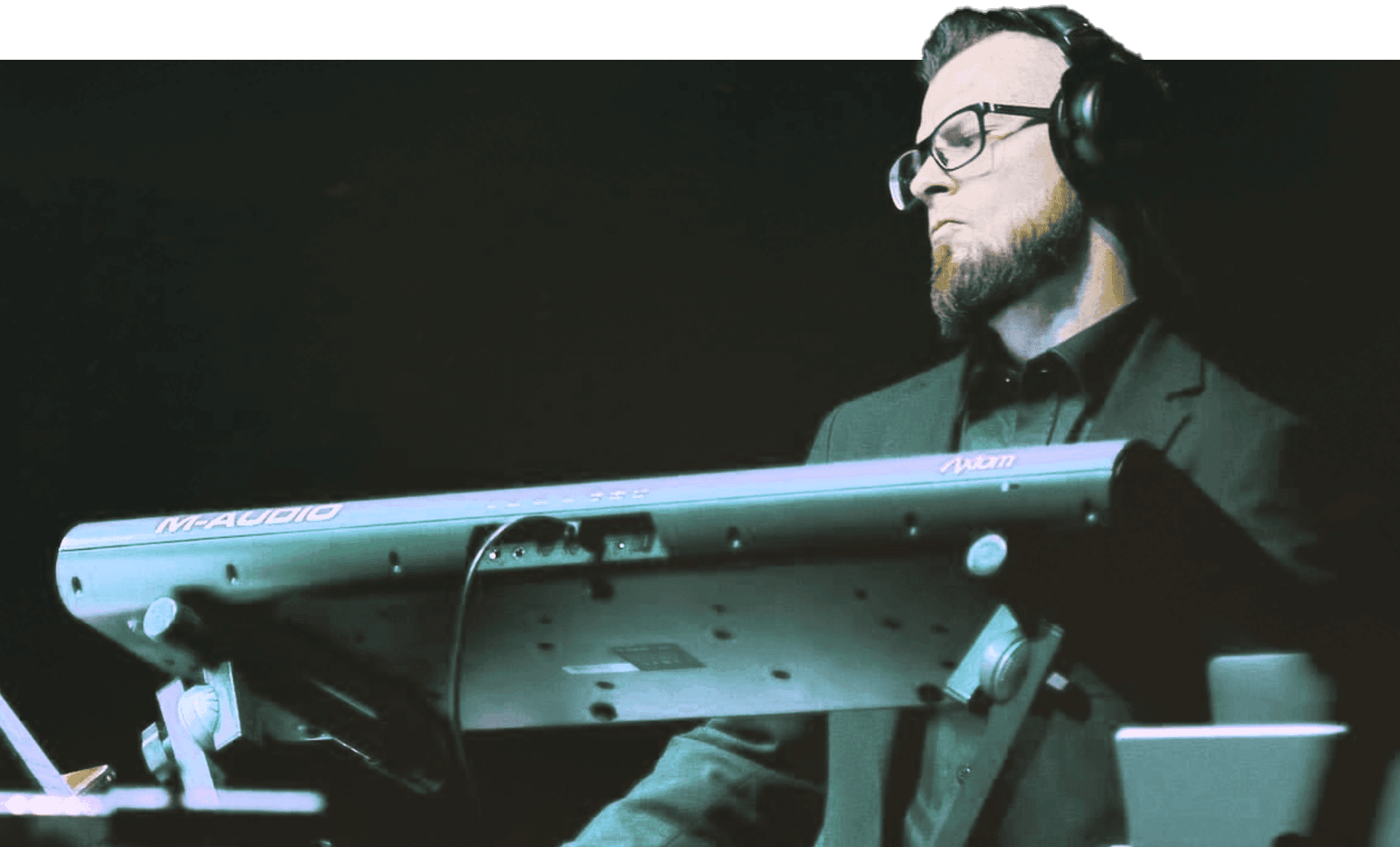 OFICJALNA ŚCIEŻKA DŹWIĘKOWA GRANA NA ŻYWO